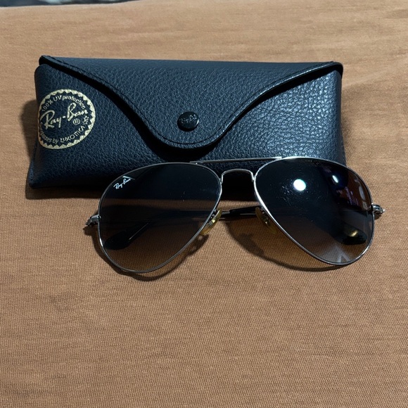 Ray-Ban Black Aviator Sunglasses with Case - Picture 1 of 2